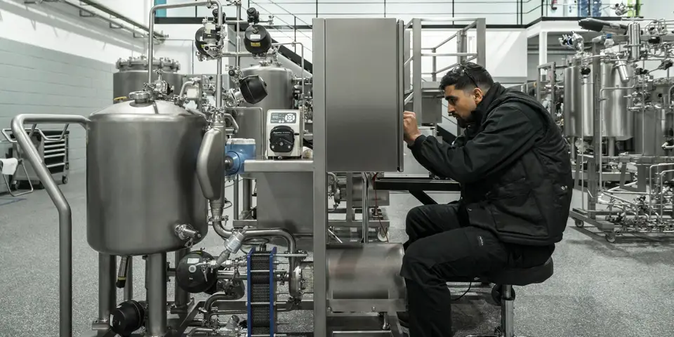 cover image of the news that talks about the collaboration that TECNIC has done with Vega, in the image you can see a TECNIC worker working with a bioprocess equipment.