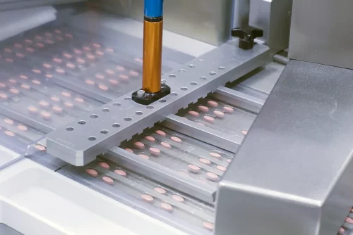 A production of medicines, you can see how they are all on a conveyor belt and are being packaged.